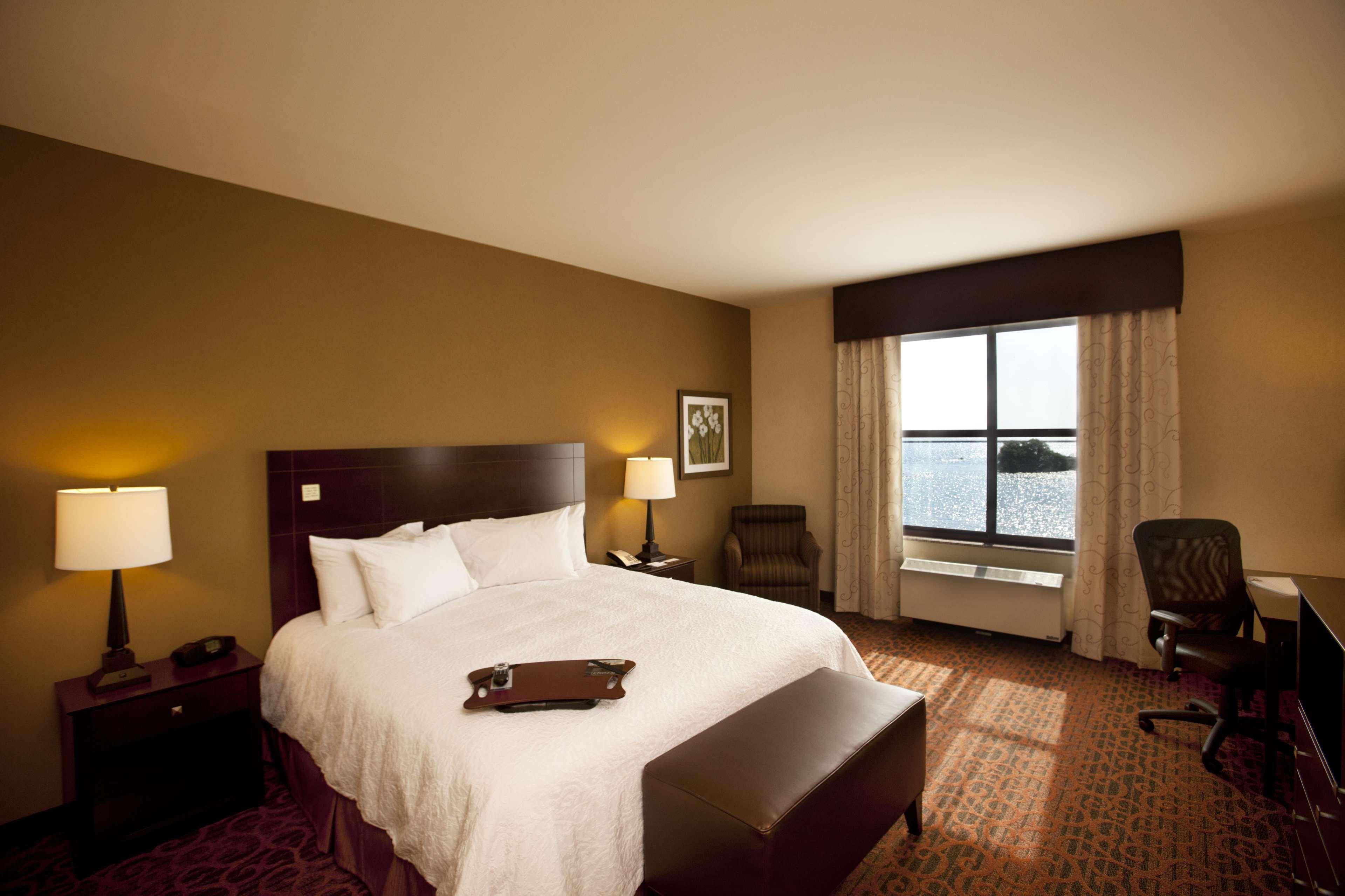 Hampton Inn Marquette-Waterfront Exterior photo